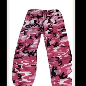 Pink camo pants !